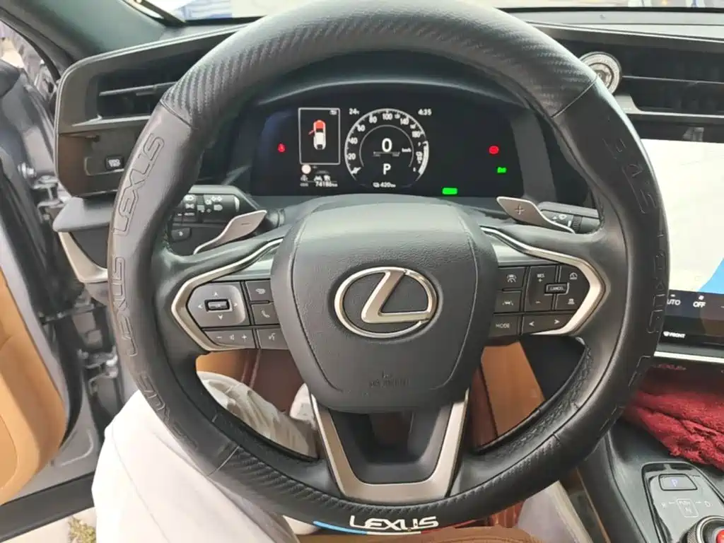 Lexus RZ — миниатюра 11