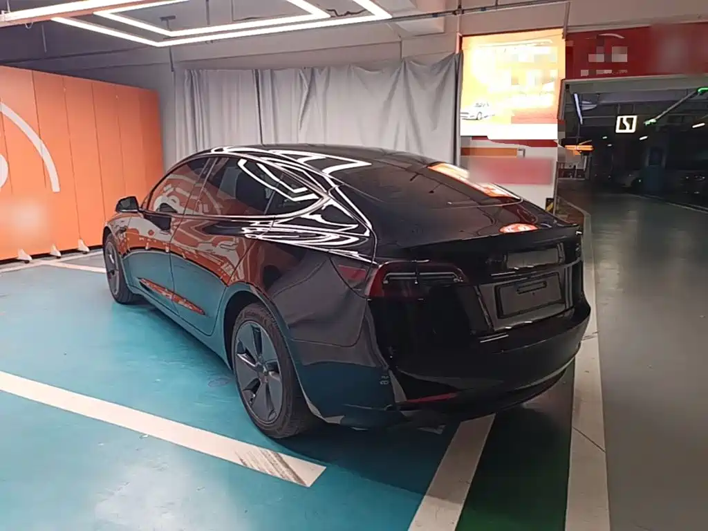 Tesla Model 3 — миниатюра 5
