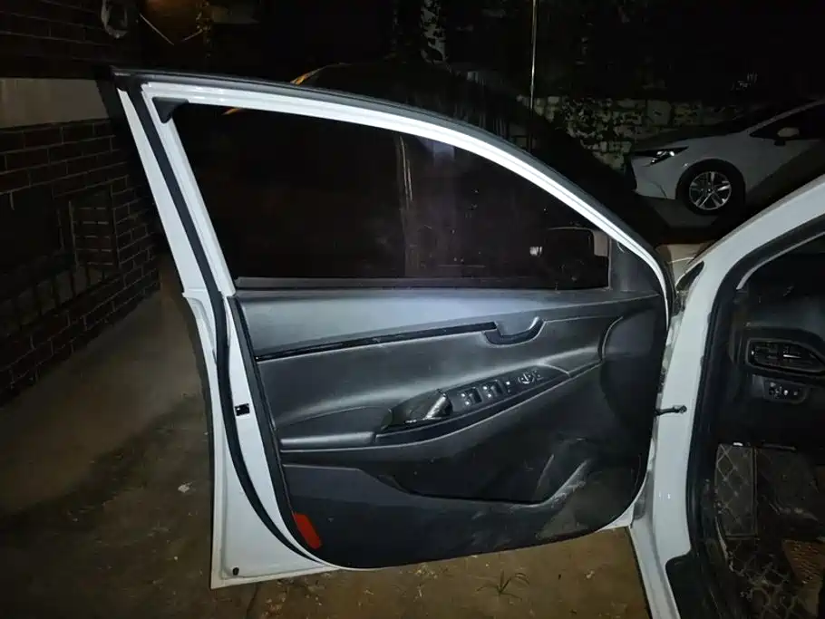 Hyundai Elantra — миниатюра 7