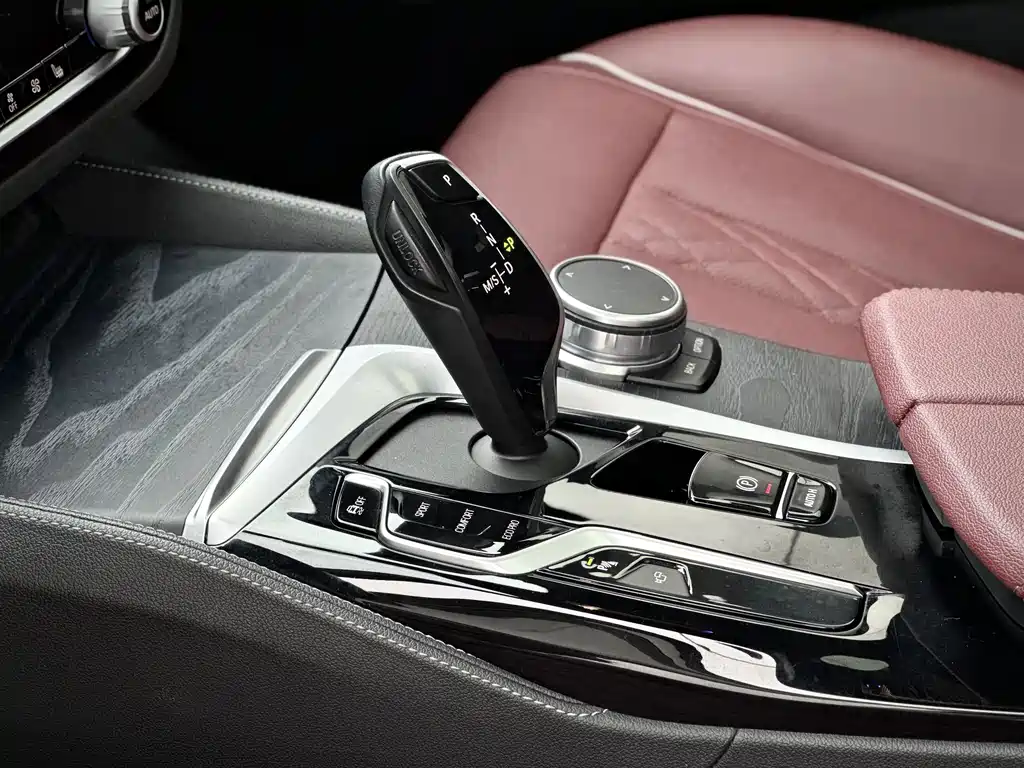 BMW 5 Series — миниатюра 9