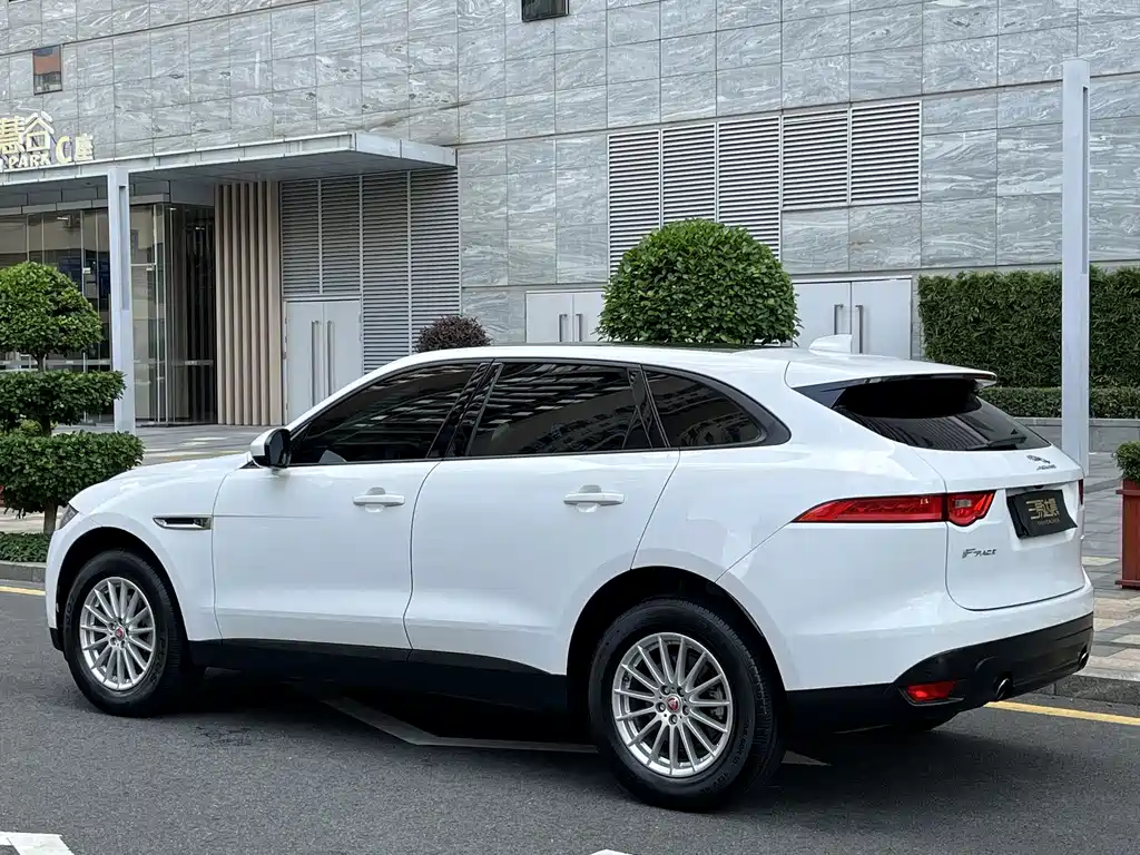 Jaguar F-PACE — миниатюра 4