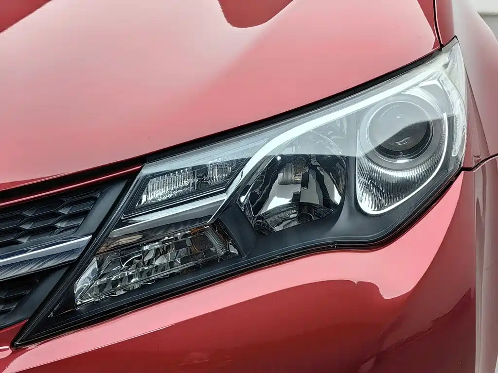 Toyota RAV4 — миниатюра 7