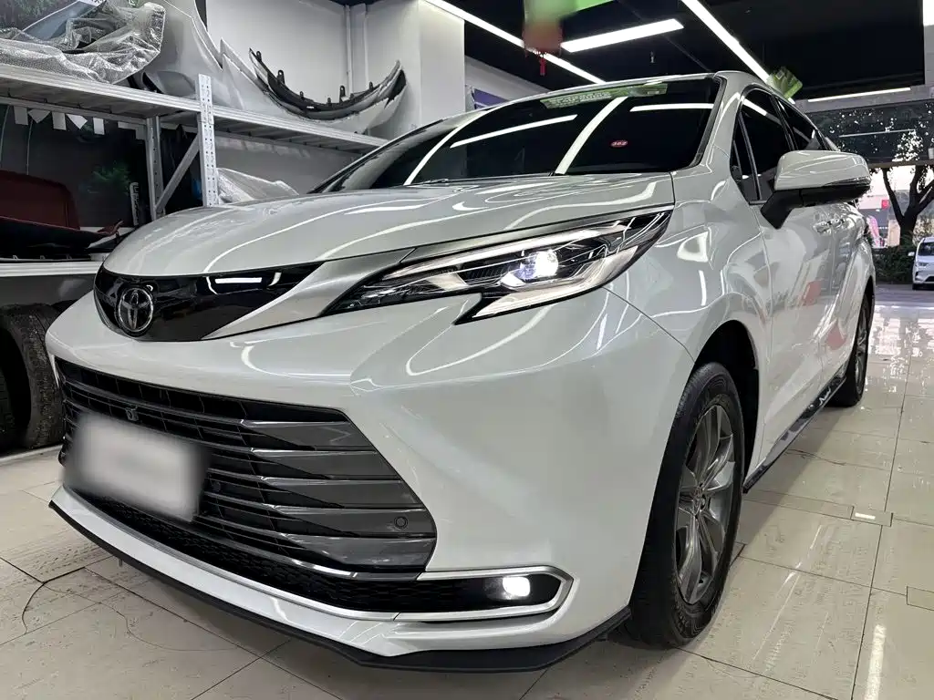 Toyota Sienna — миниатюра 3