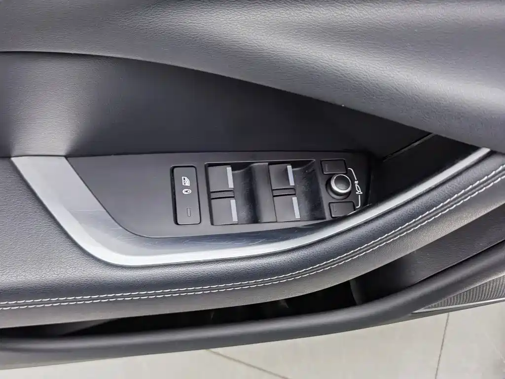 Jaguar XEL — миниатюра 9