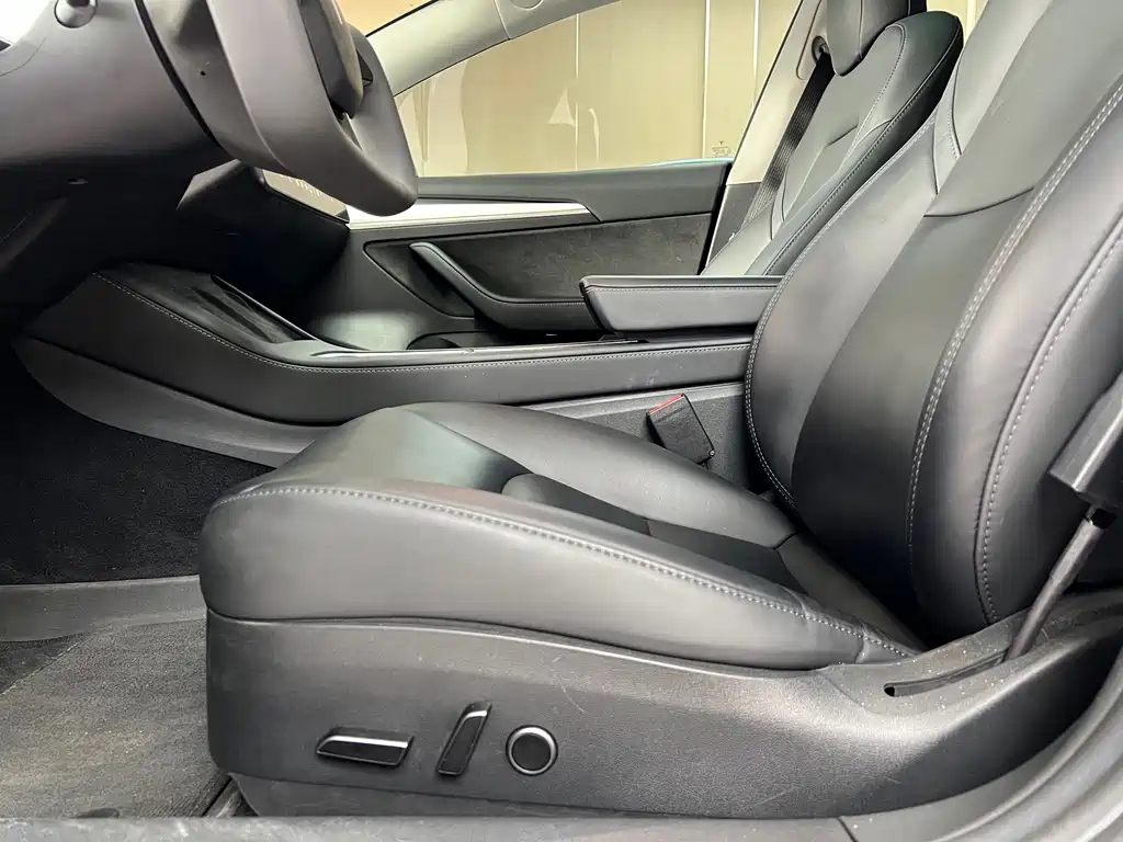 Tesla Model 3 — миниатюра 10