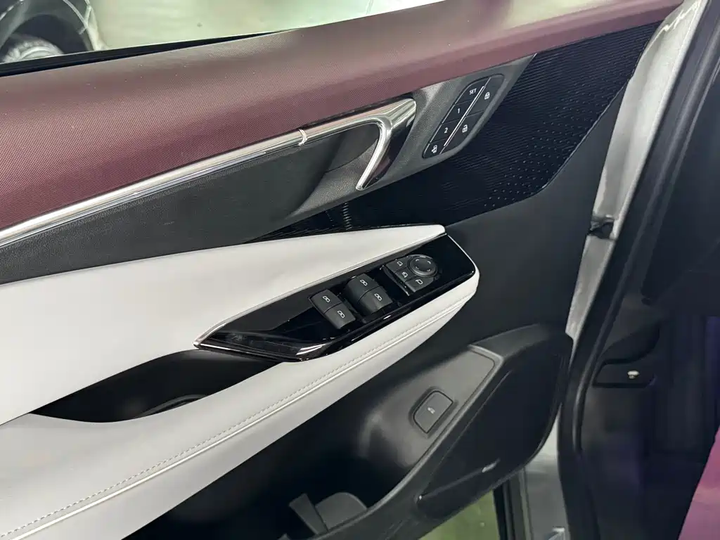 Buick E4 — миниатюра 5