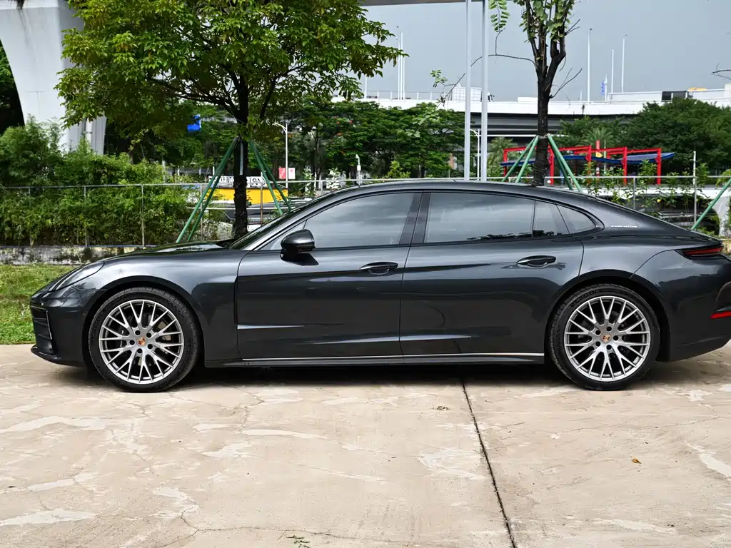 Porsche Panamera — миниатюра 2