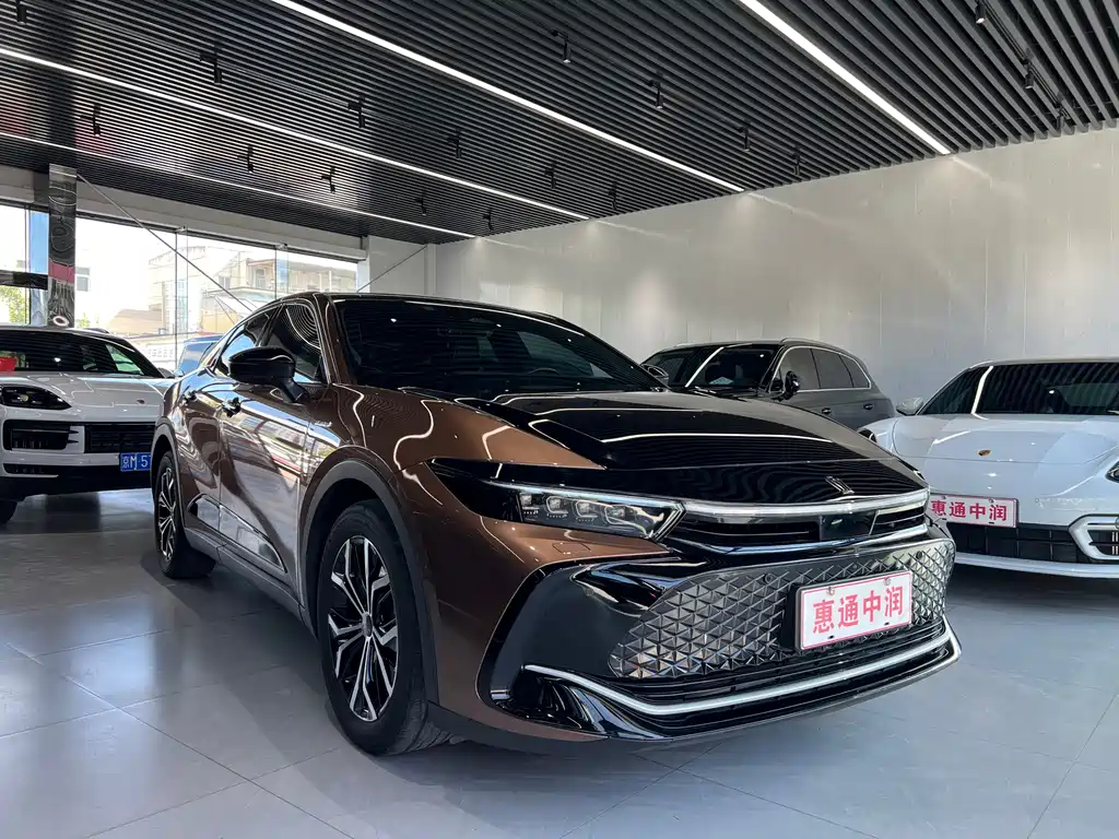 Toyota Crown SportCross SportCross 2023 2.5L SportCross HEV Luxury