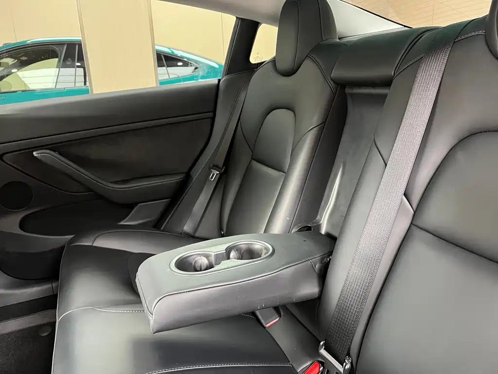 Tesla Model 3 — миниатюра 16