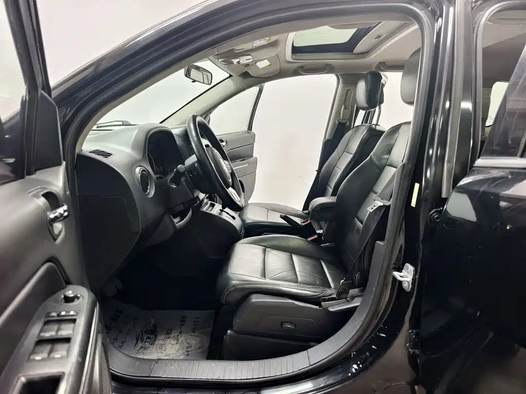 Jeep Compass (Import) — миниатюра 11