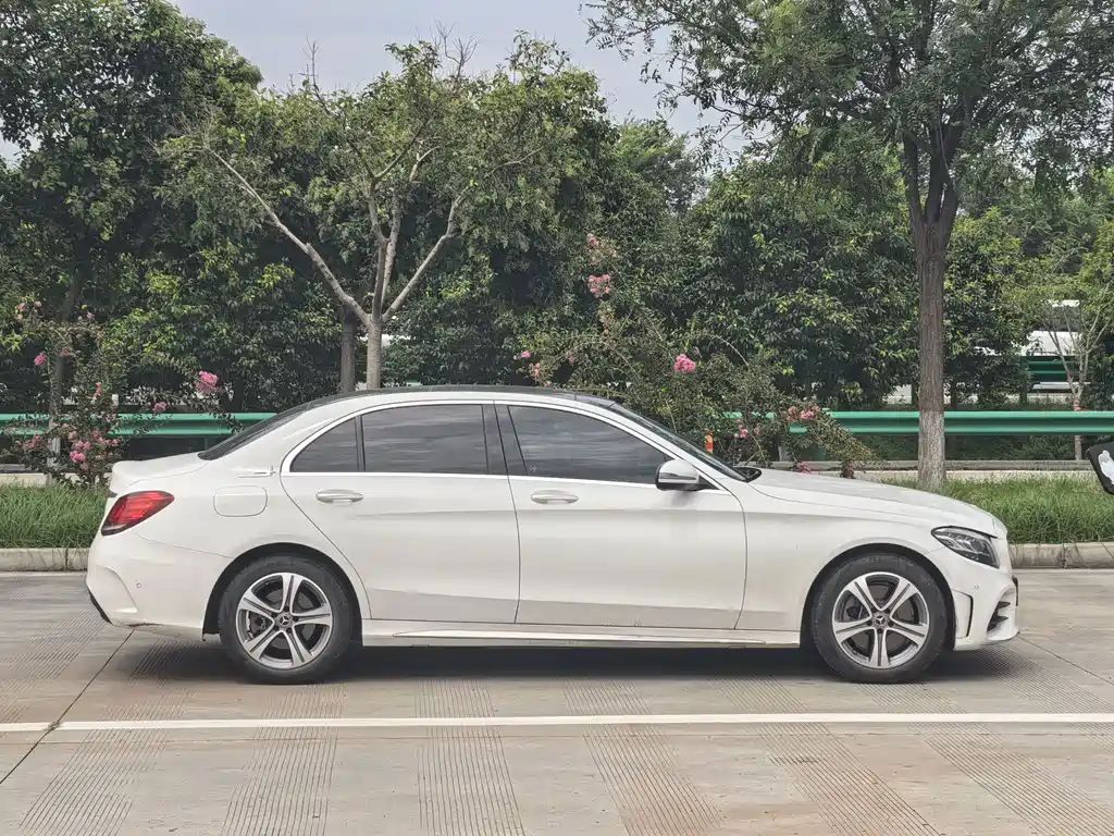 Mercedes-Benz C-Class — миниатюра 11