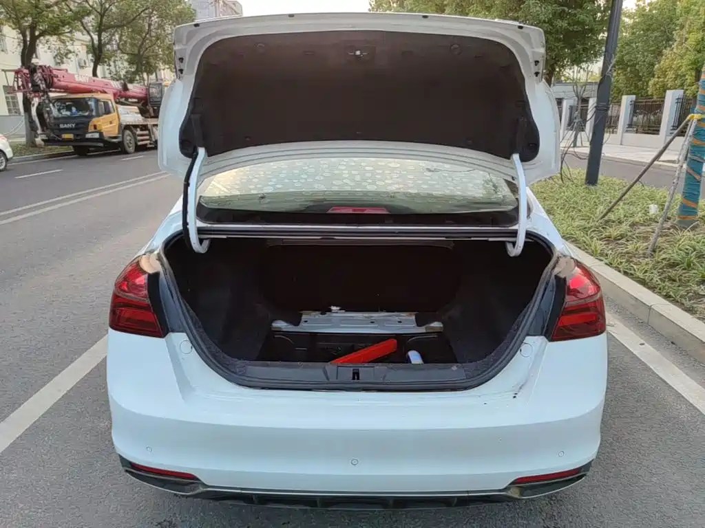 Geely Emgrand — миниатюра 19