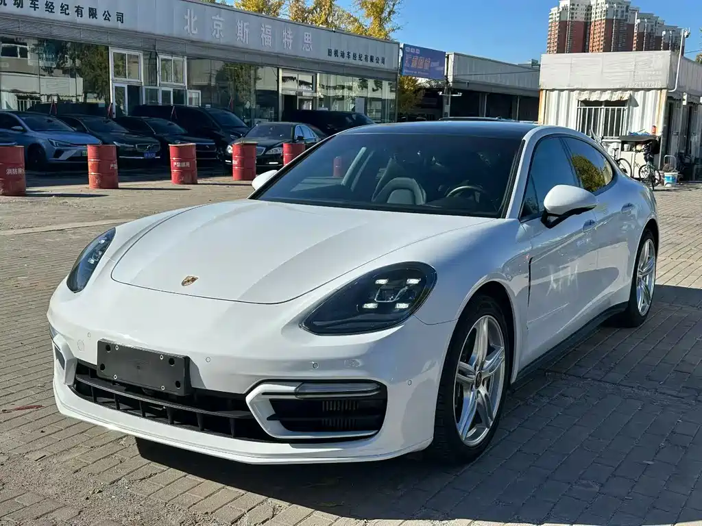 Porsche Panamera 2023