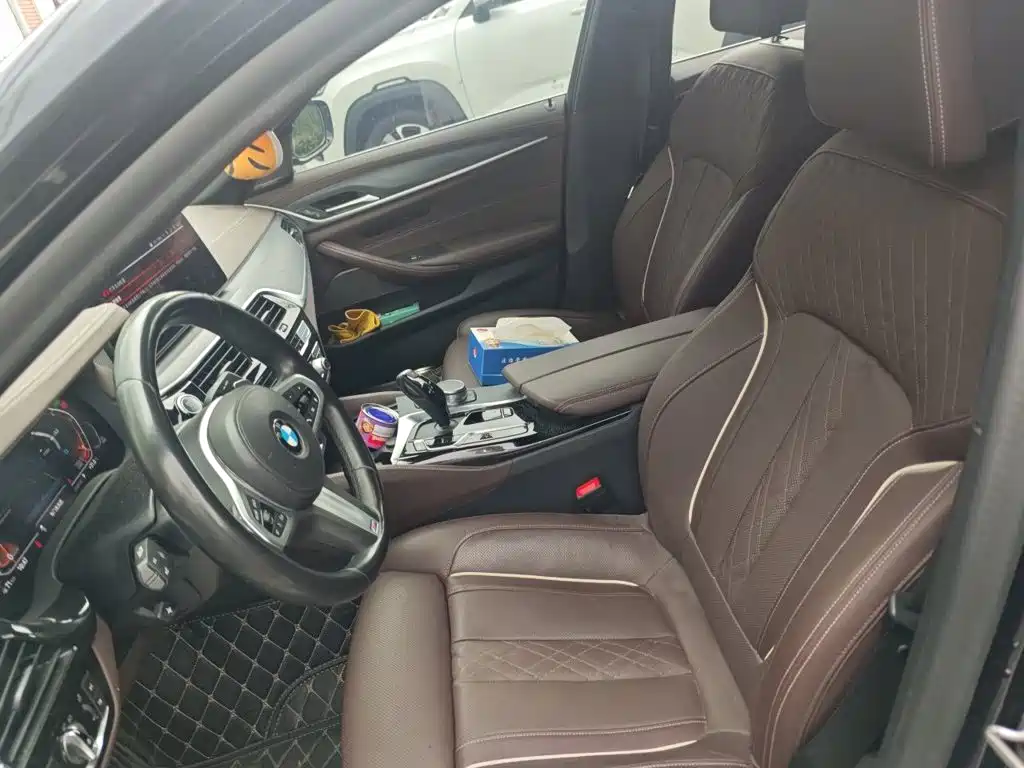 BMW 5 Series — миниатюра 11