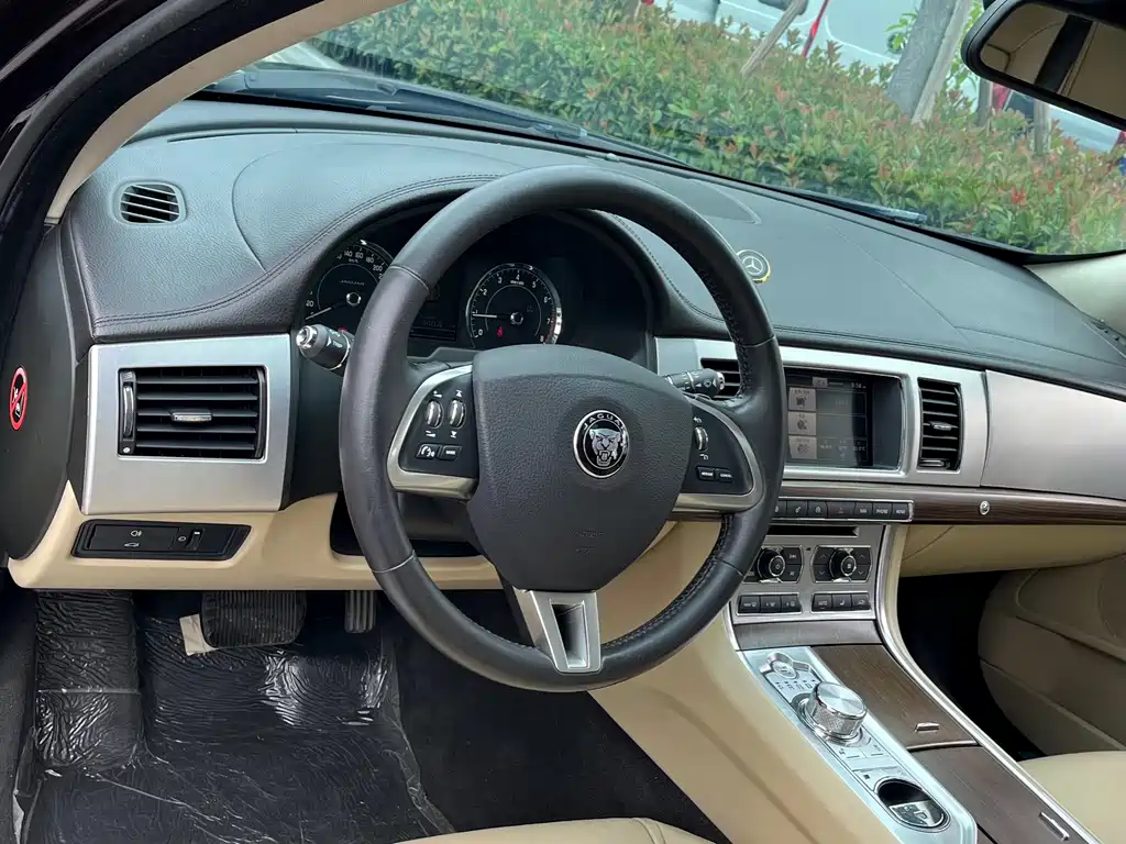 Jaguar XF — миниатюра 12