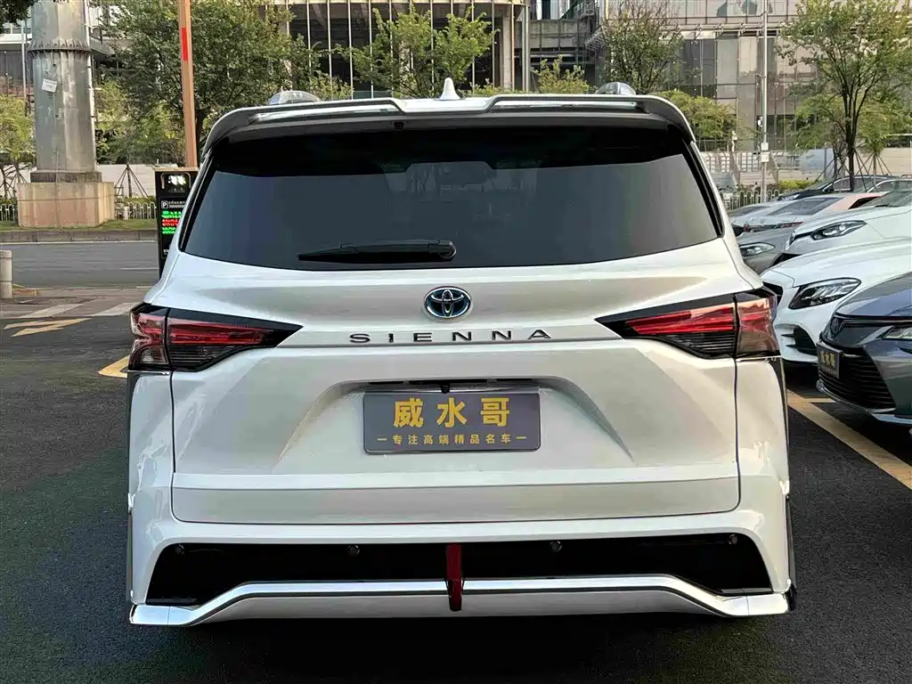 Toyota Sienna — миниатюра 7