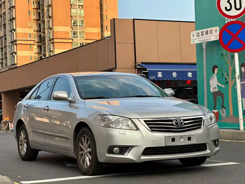 Toyota Camry — миниатюра 3