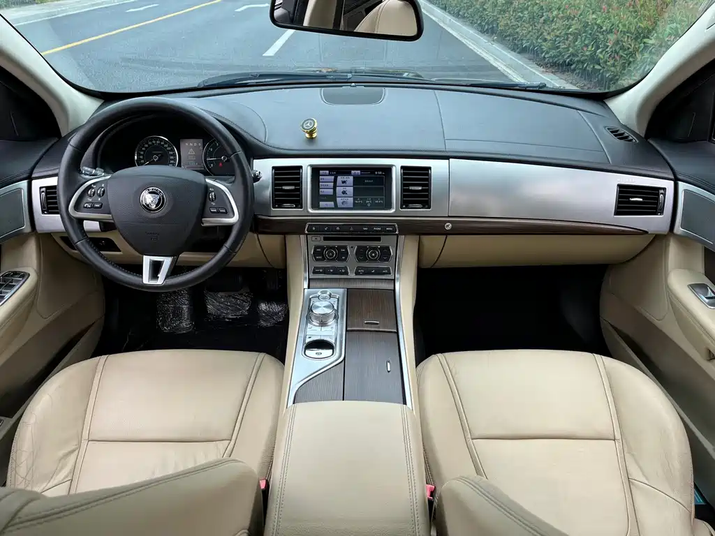 Jaguar XF — миниатюра 16