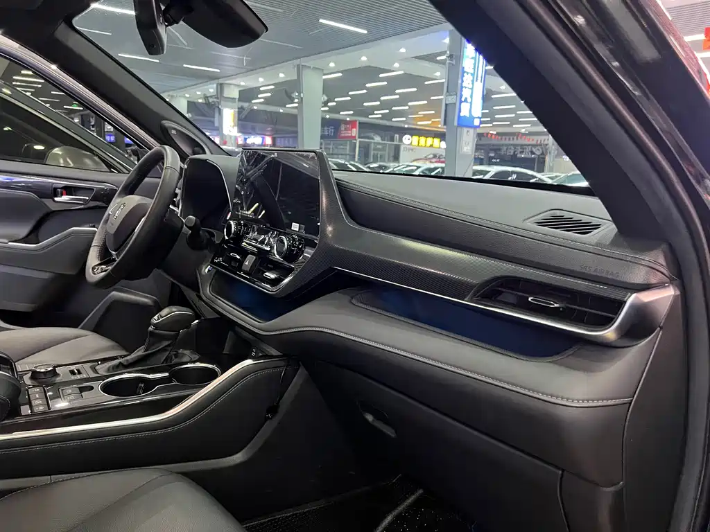 Toyota Crown Kluger — миниатюра 12