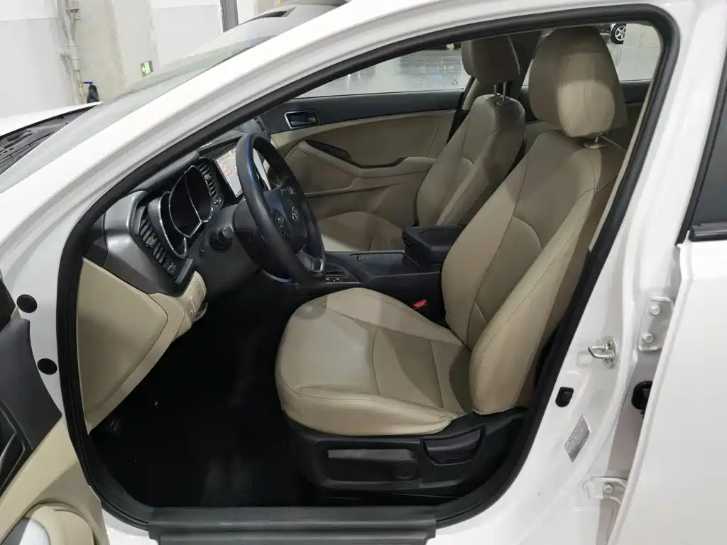 Kia K5 — миниатюра 10