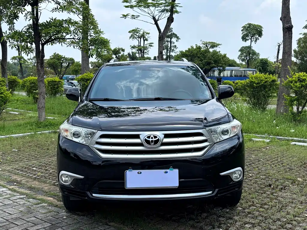 Toyota Highlander 2012 2.7L 5 мест Elite