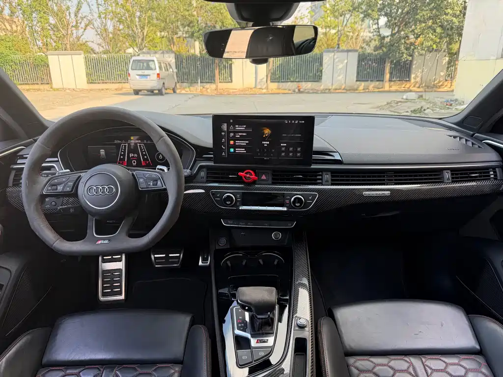 Audi RS 4 — миниатюра 9