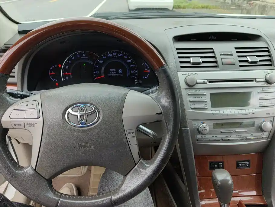Toyota Camry — миниатюра 12
