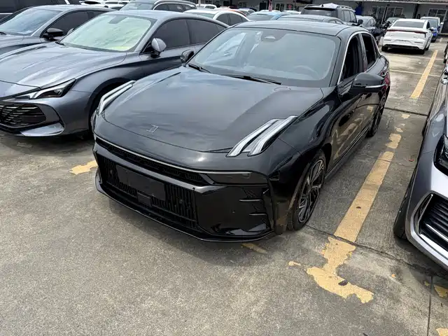 2023 Lynk & Co 03