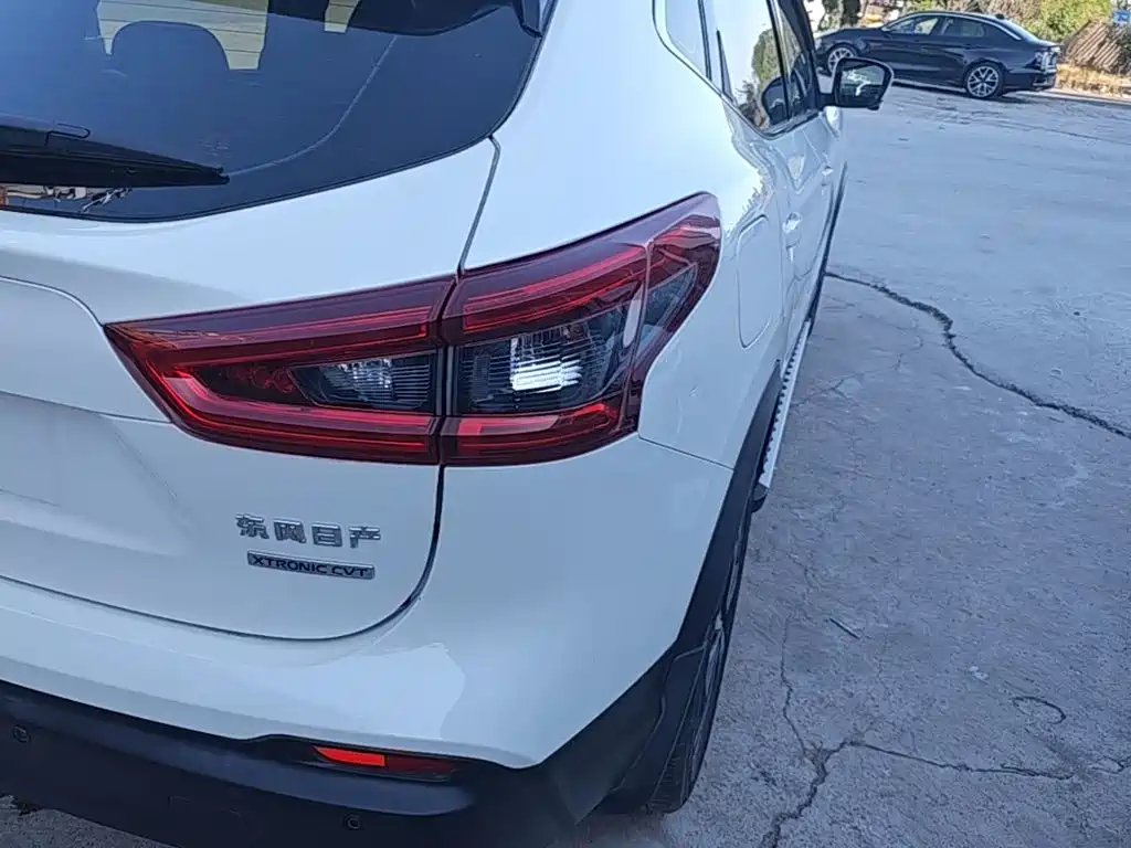 Nissan Qashqai — миниатюра 8