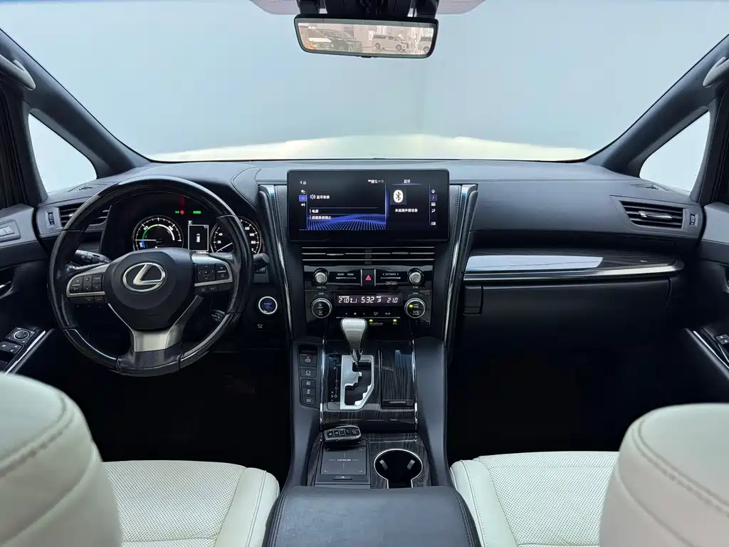 Lexus LM — миниатюра 9