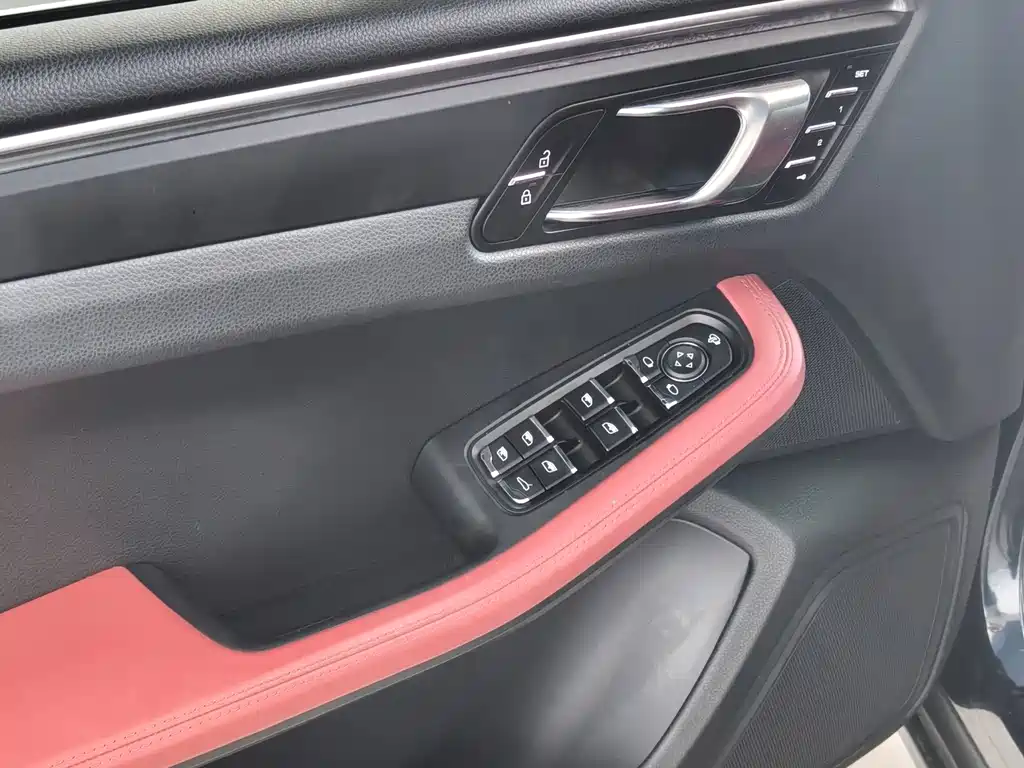 Porsche Macan — миниатюра 13