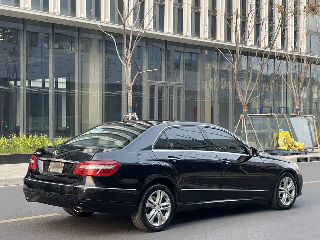 Mercedes-Benz E-Class — миниатюра 4