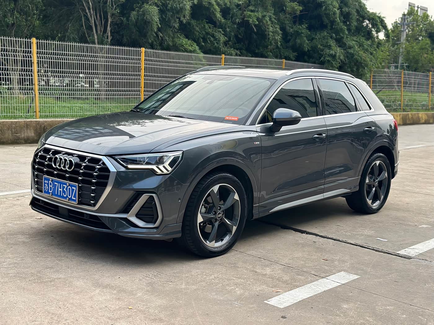 Audi Q3 1.4 л 2022 г. Серебристо-серый, пробег 48000 км