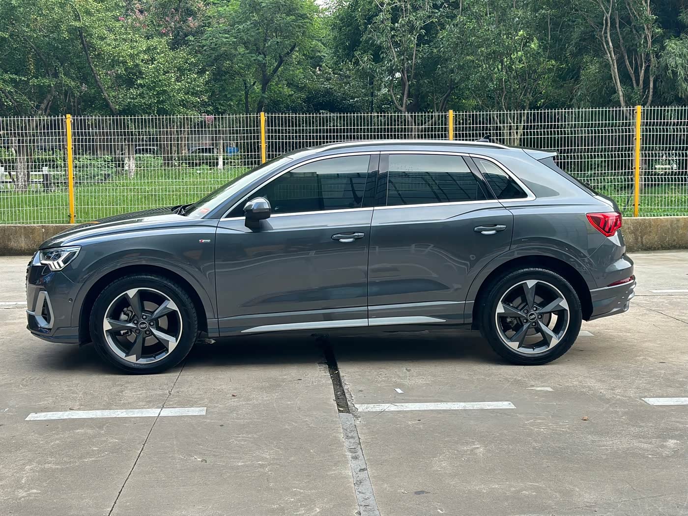Audi Q3 1.4 л 2022 г. Серебристо-серый, пробег 48000 км