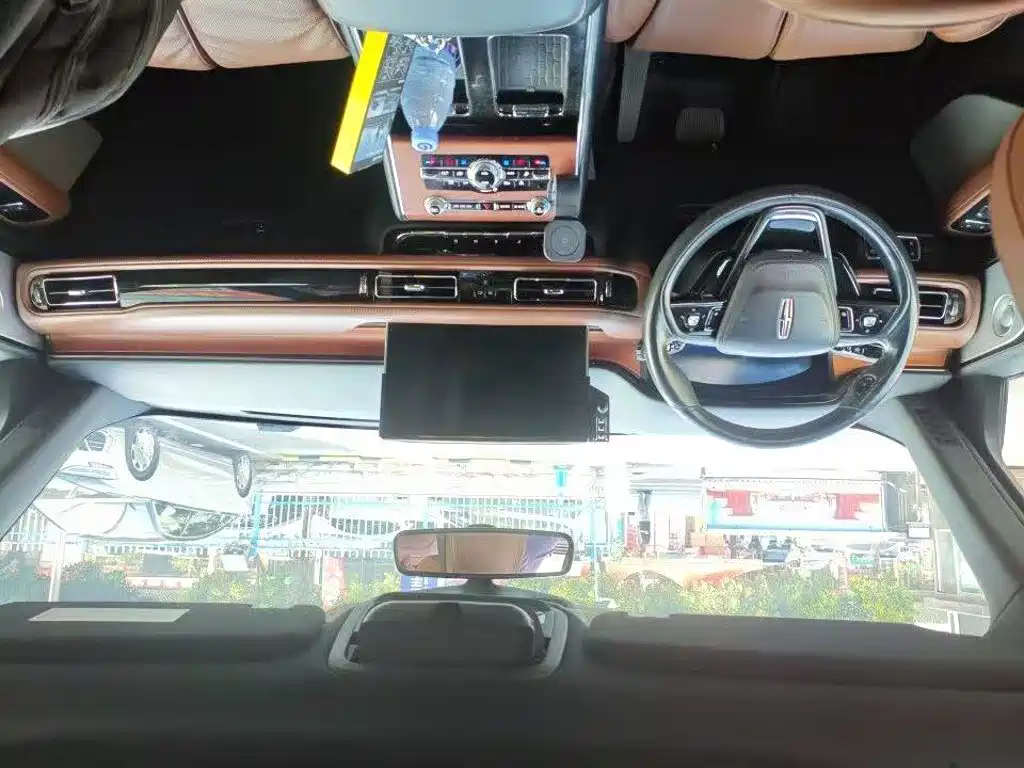Lincoln Aviator — миниатюра 4