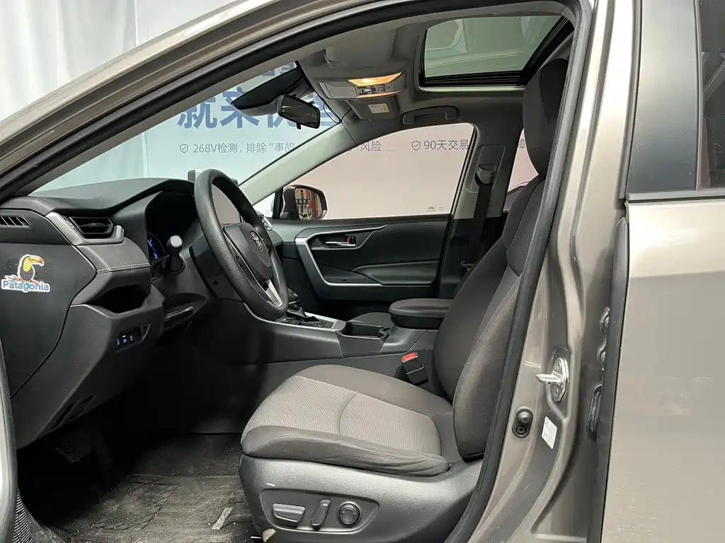 Toyota RAV4 — миниатюра 7