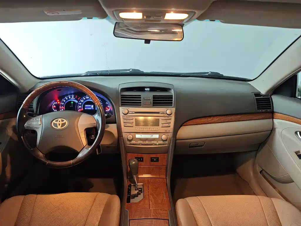 Toyota Camry — миниатюра 4