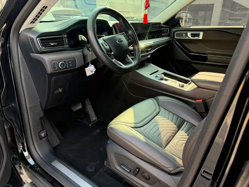 Ford Explorer — миниатюра 6
