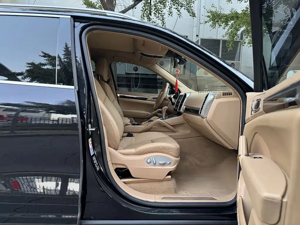 Porsche Cayenne — миниатюра 16