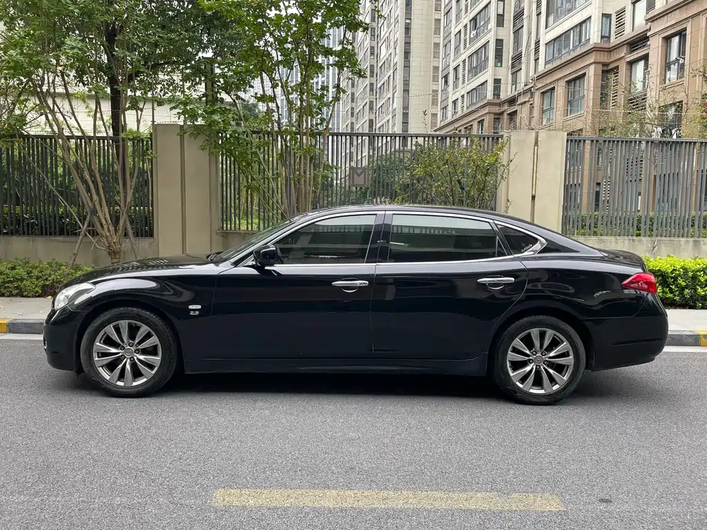 Infiniti Q70 — миниатюра 3