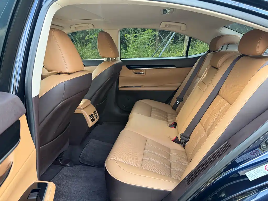 Lexus ES — миниатюра 6