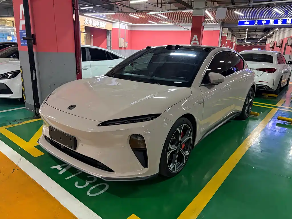 NIO ET5