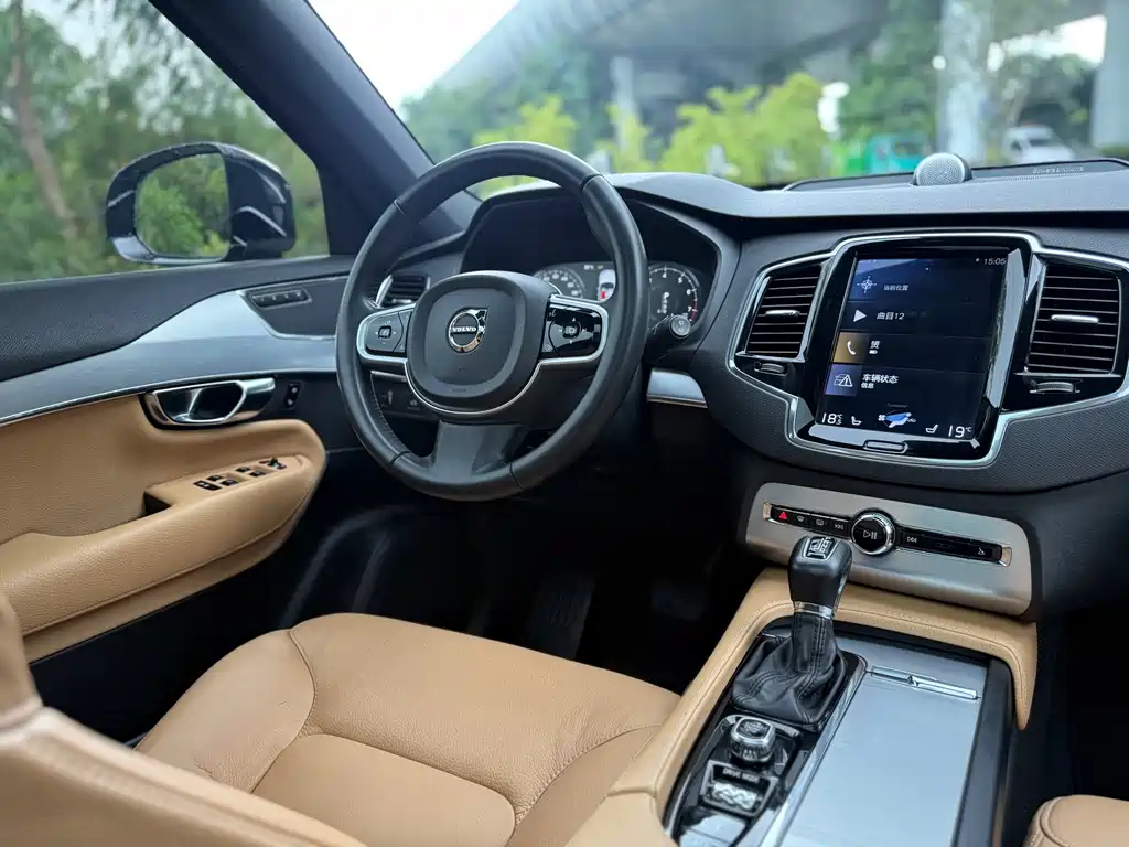 Volvo XC90 — миниатюра 10
