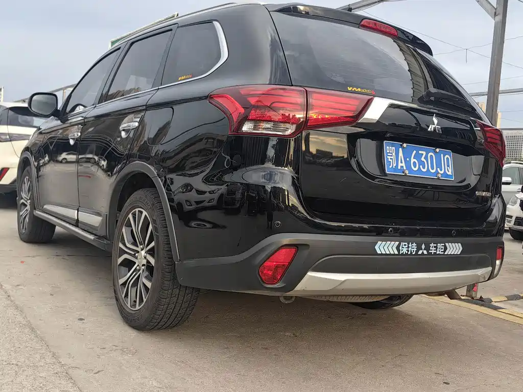 Mitsubishi Outlander — миниатюра 8