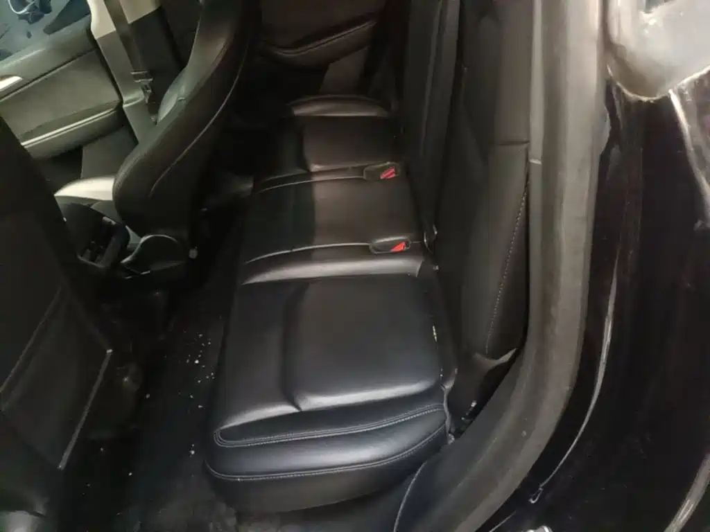 Tesla Model Y — миниатюра 17