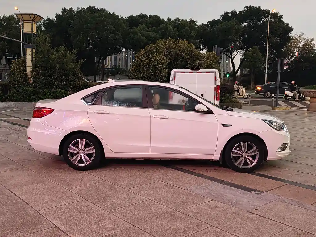 Changan Eado — миниатюра 7