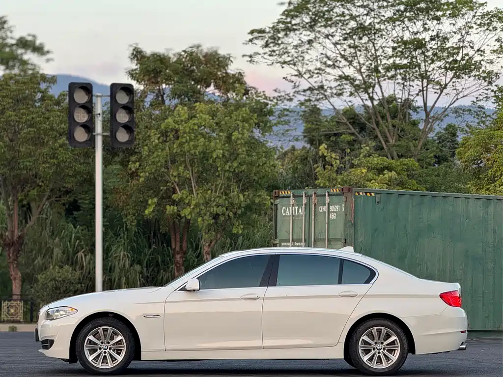 BMW 5 Series — миниатюра 17