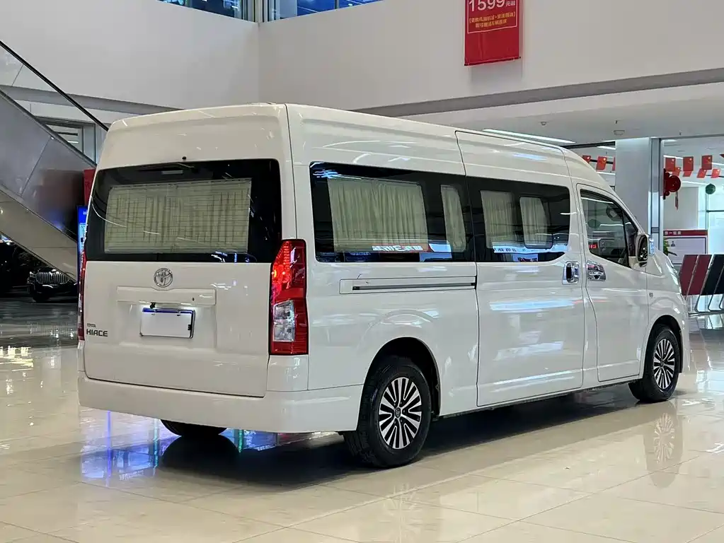 Toyota HiAce 2019 3.5L AT