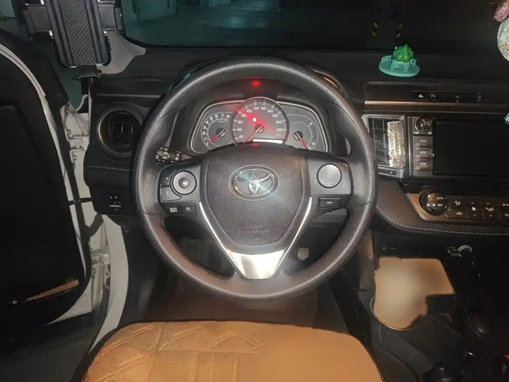 Toyota RAV4 — миниатюра 3