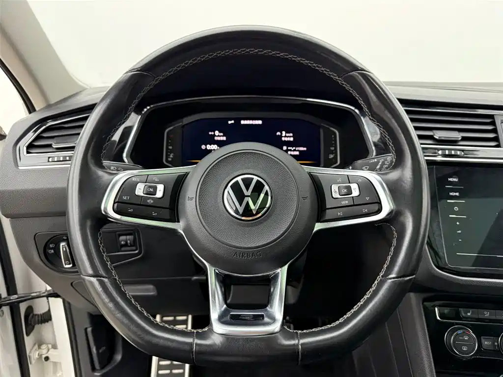 Volkswagen Tiguan L L 2021 330TSI AT R-Line